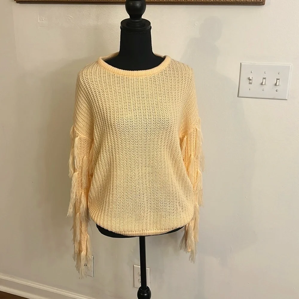 NWT Simplee Sweater W/Fringe Sleeves, Sz. M.